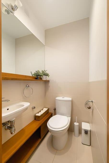 Chmielna Center With Bath Appartement